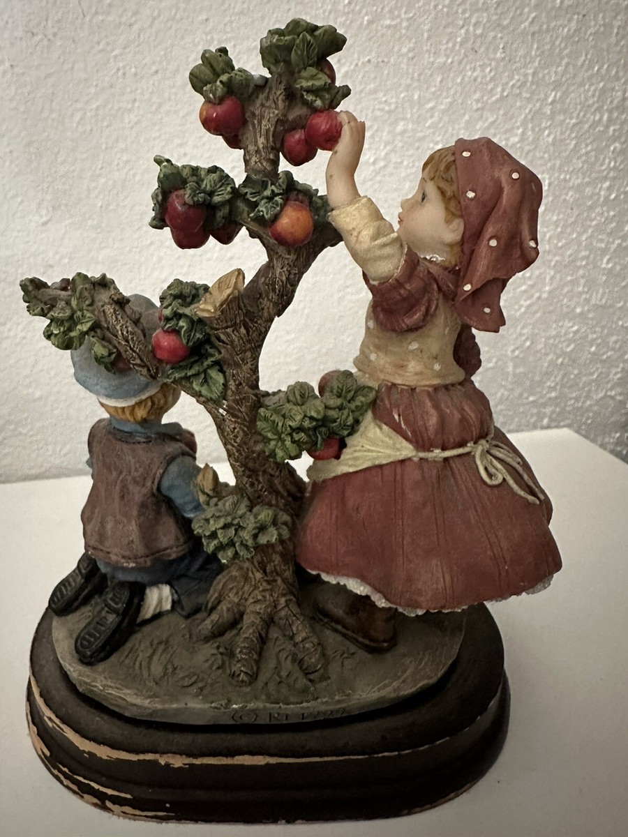 The vintage Montefiori collection figurine | eBay