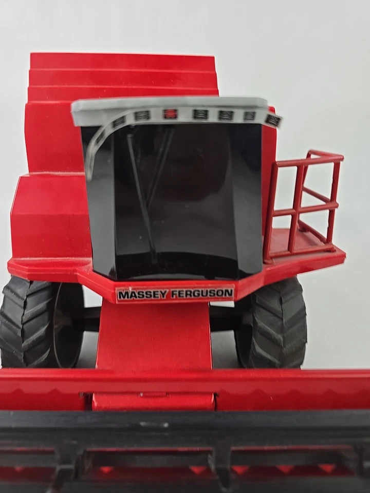 Ertl 1/24 Scale Models Massey Ferguson 8780 Combine W/2 Heads - Image 3 of 4