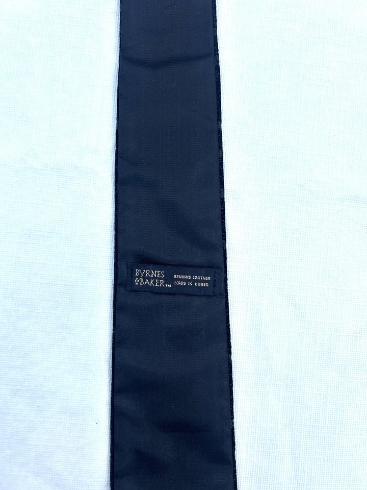 Corbata estrecha con textura negra de gamuza Byrnes & Baker Foto 4 de 4