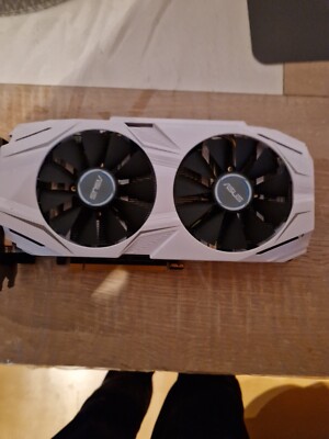 ich verkaufe hier eine nvidia geforce1050 grafikarte glaube 2 gb