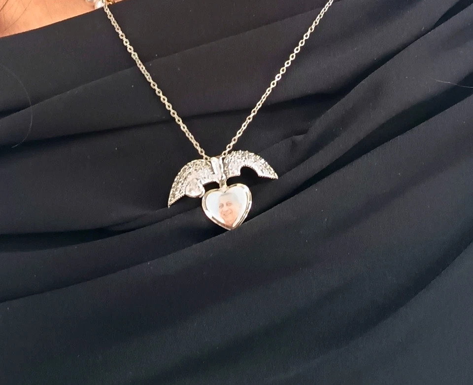 Collana Cuore Ali d' Angelo personalizzabile con Foto in Acciaio - Immagine 2 di 3