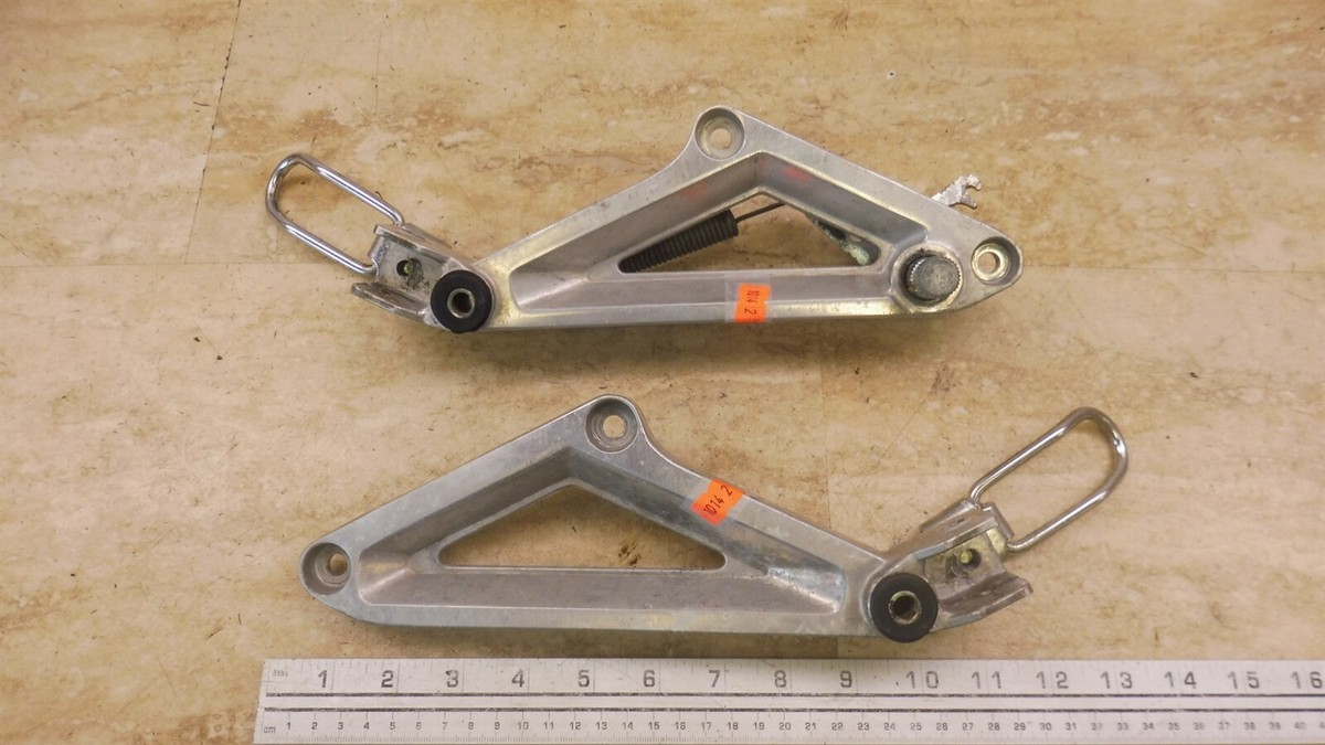 1983 Honda V45 Sabre VF750 H1014-2> foot peg mounts brackets