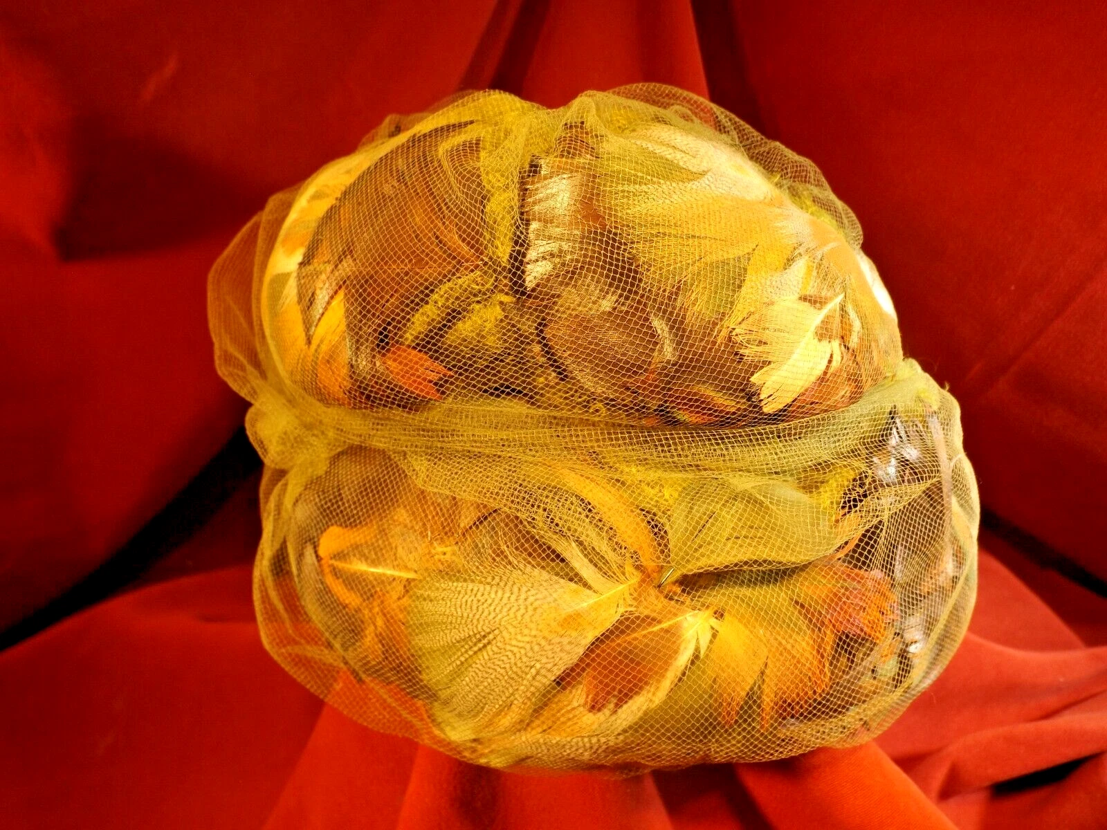 Chapeau chapeaux cloche à plumes Christian Dior années 50/60
