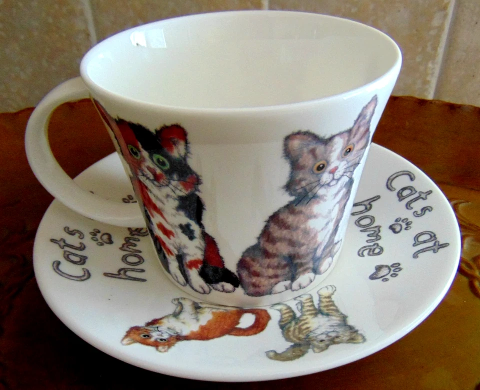 Juego de tazas y platillos Roy Kirkham Animal Fashions gatos en casa Bone China England Foto 3 de 4