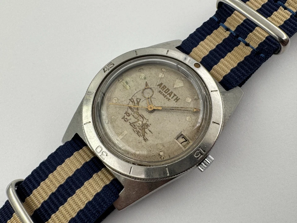Vintage ARDATH Submarine Skin Diver Mostrador Prata Data Automática - 36 mm - Imagem 2 de 4
