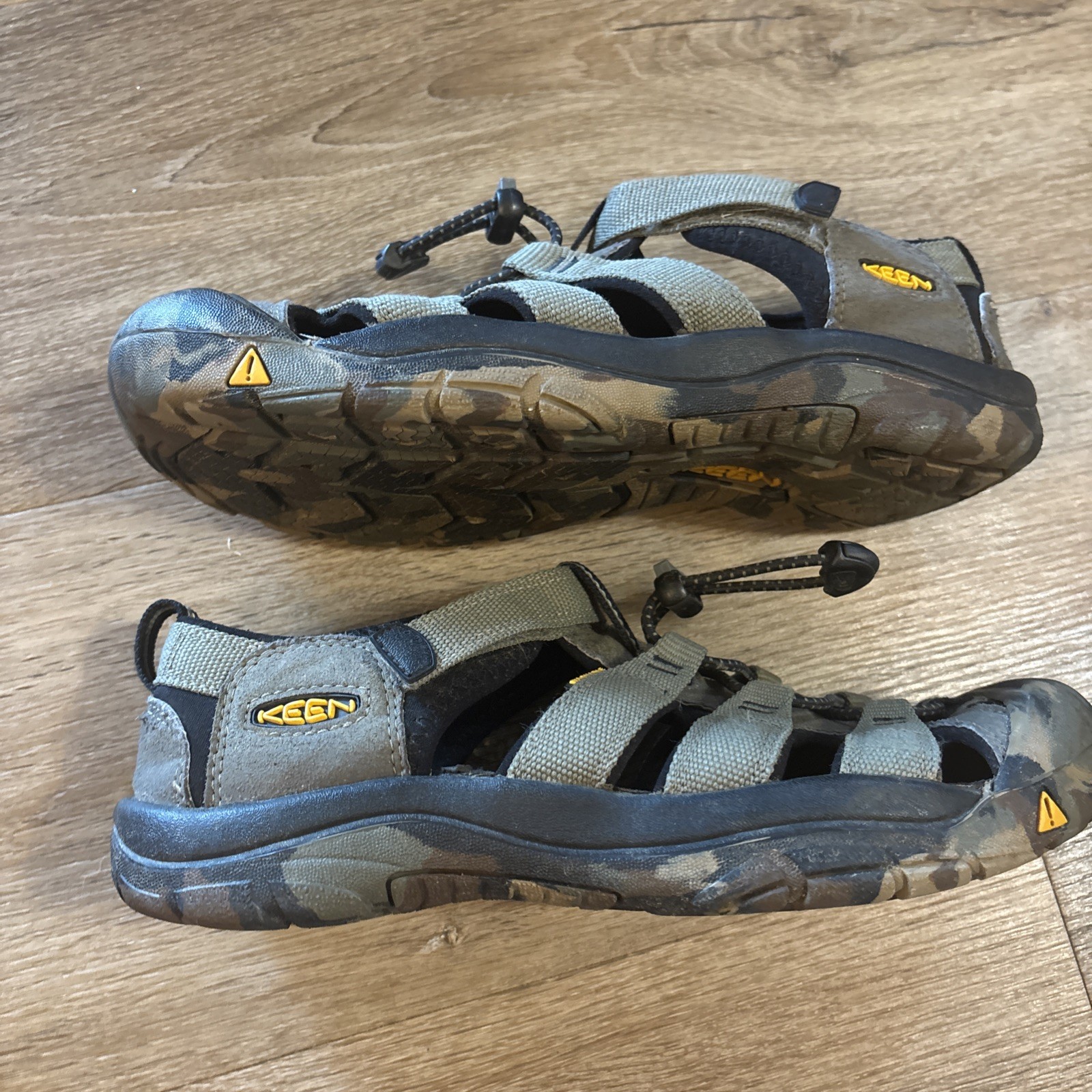 Sandali da pescatore KEEN Newport H2 verdi mimetici punta chiusa uomo US 7 Lk nuovi con etichette