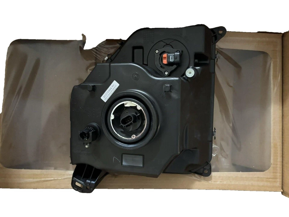 NEW OEM 2008-2012 Mopar Jeep Liberty Passenger Side Halogen Headlight 55157338AE - Image 2 of 4