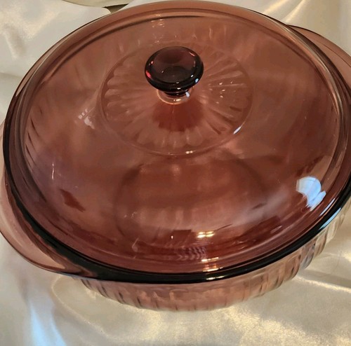 Vintage PYREX 024 Amethyst PURPLE Glass 2 Quart CASSEROLE DISH 624C LID USA EUC. - Picture 5 of 5