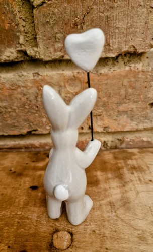 10cm Cute Grey Ceramic Rabbits Holding White Heart Balloon on Black Metal Wire - Picture 3 of 4