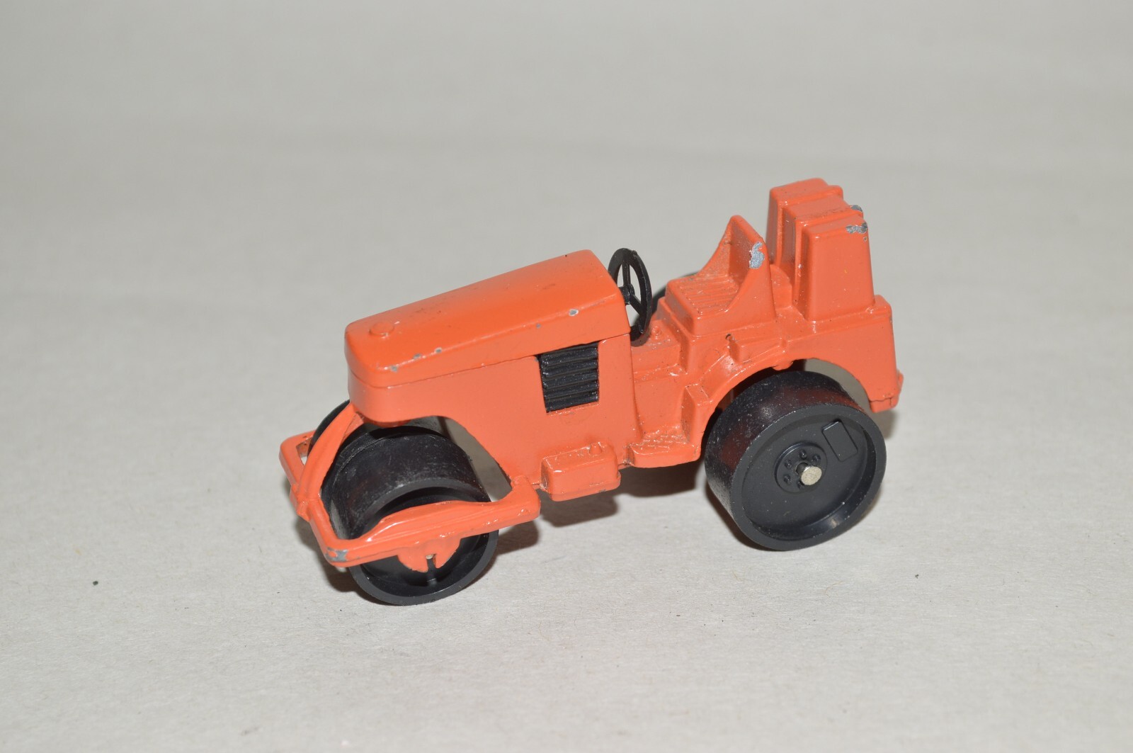 1:64 scale diecast vehicle construction unmarked steam roller