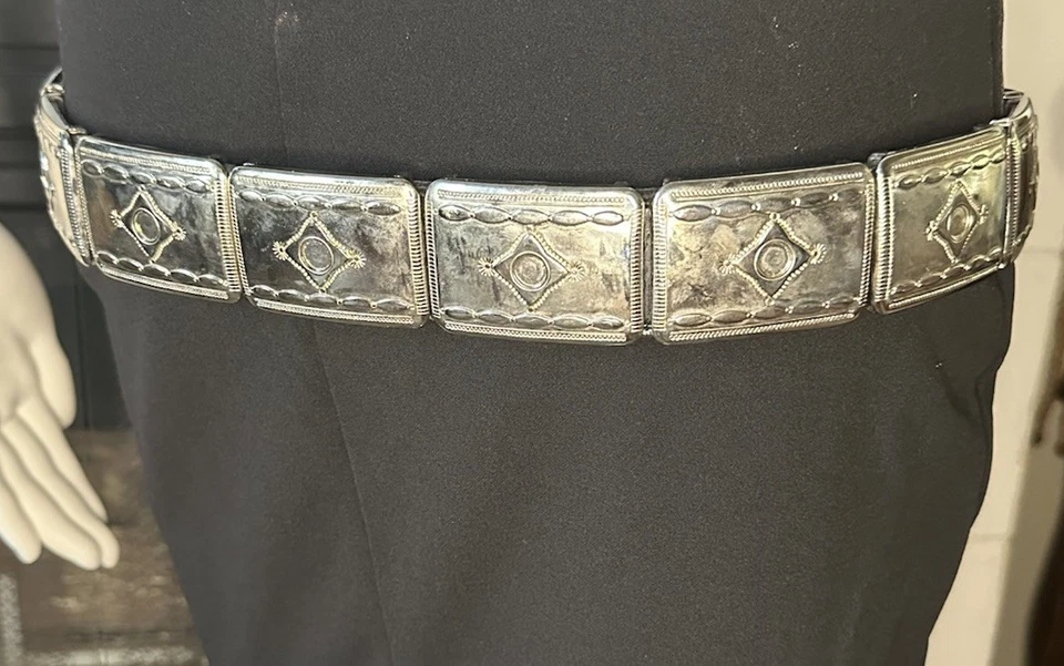 Cinturón negro concha de cuero sintético años 80 de colección talla 36 hecho en Taiwán Foto 2 de 4