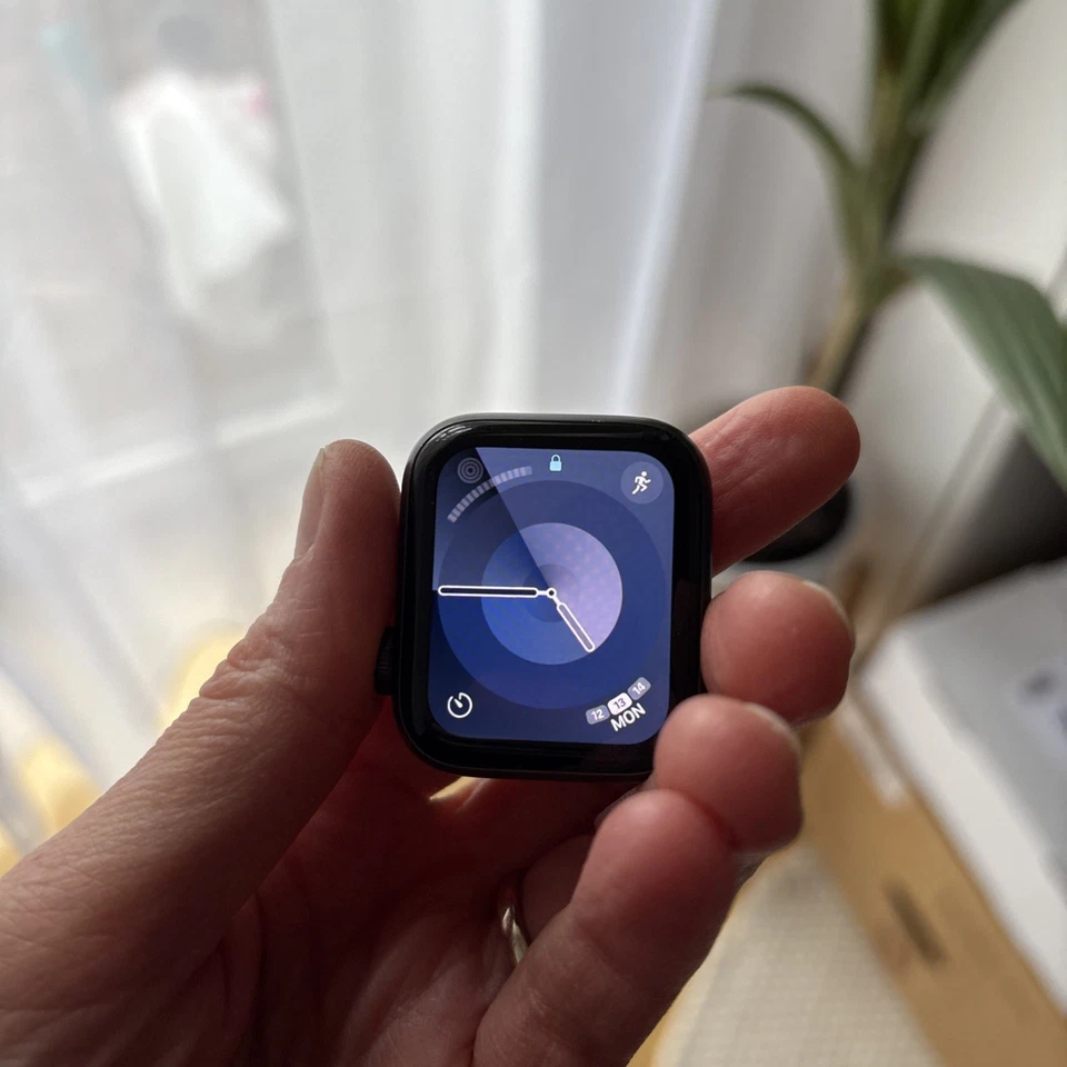 Apple Watch SE 2020 (1. Gen) 40mm Model A2351 - Bild 2 von 4