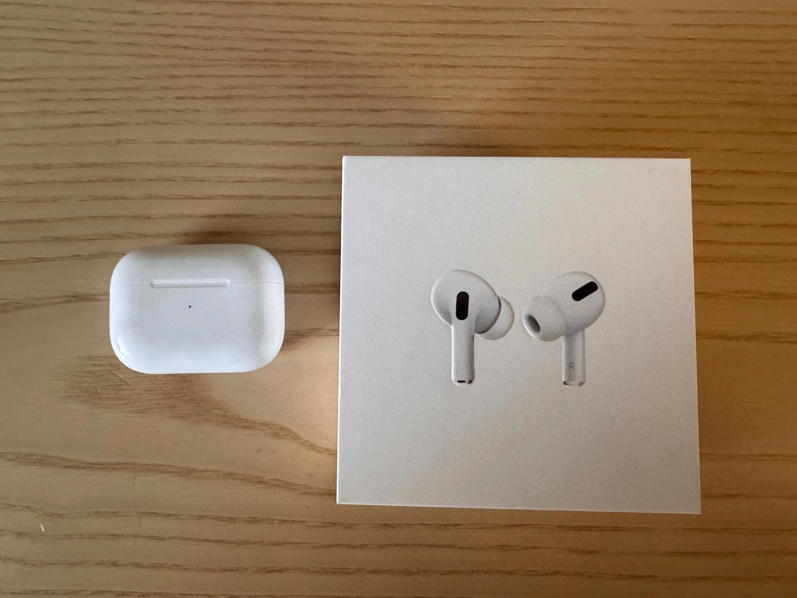 Apple AirPods Pro with MagSafe Charging Case, MLWK3AM/A. Details in description.