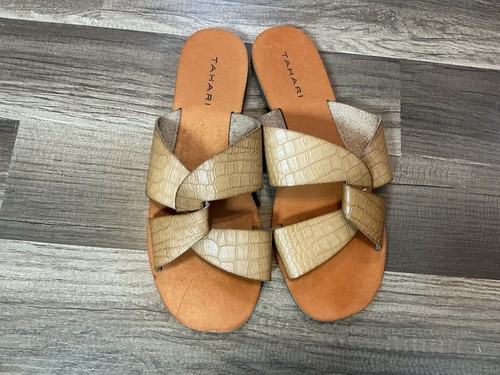 Tahari Naija Damen Pantoletten Slipper Kroko-Prägung Sandalen beige 8 vegan minimalistisch - Bild 1 von 7