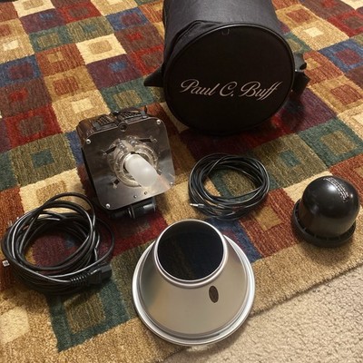 Paul C. Buff Alien Bees  B800 Studio Moonlight Strobe Flash Unit  Carrying Case