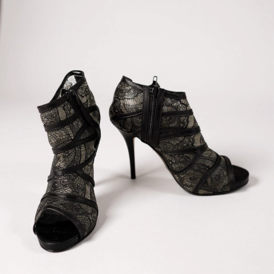 野玫瑰 8 码黑色蕾丝缎面露趾高跟鞋细高跟鞋 R $80 — 第 4/4 张图片