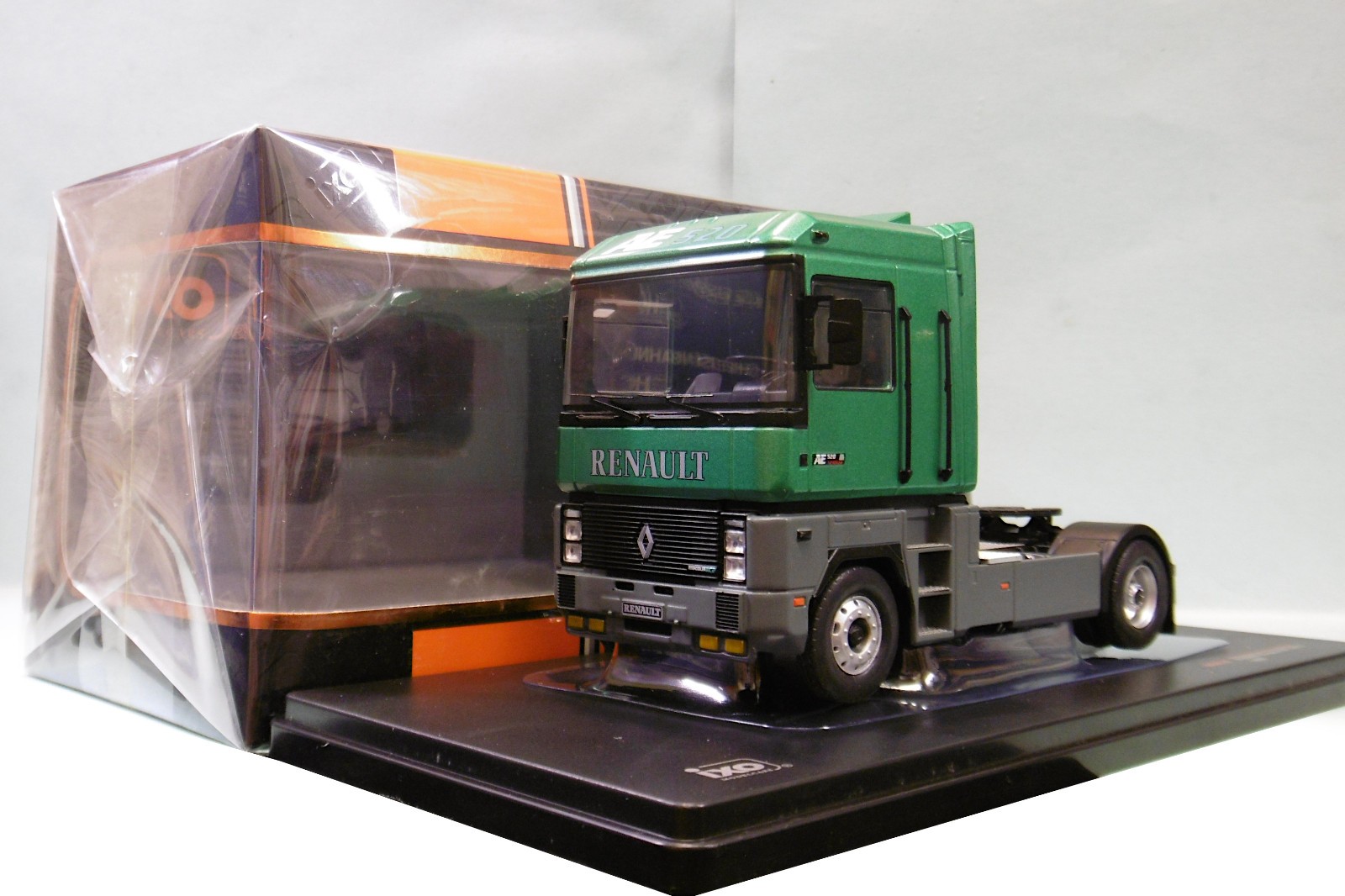 Camion RENAULT MAGNUM AE 520 Ti 1994 Ixo vert métallisé 1/43 TR208 neuf