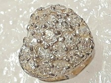 Colgante con dije en forma de corazón de plata de ley 925 con piedras transparentes. Hermoso!