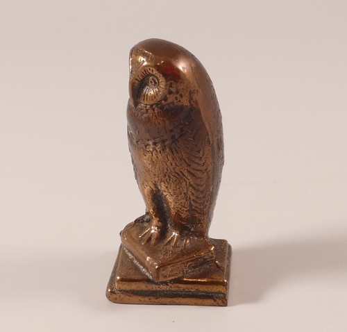 Briefbeschwerer Paperweight Eule / Uhu auf Büchern Bronze - Bild 2 von 6