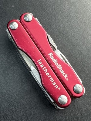 Leatherman Squirt E4 Multi-Tool w/Wire Strippers Radioshack 12517.1