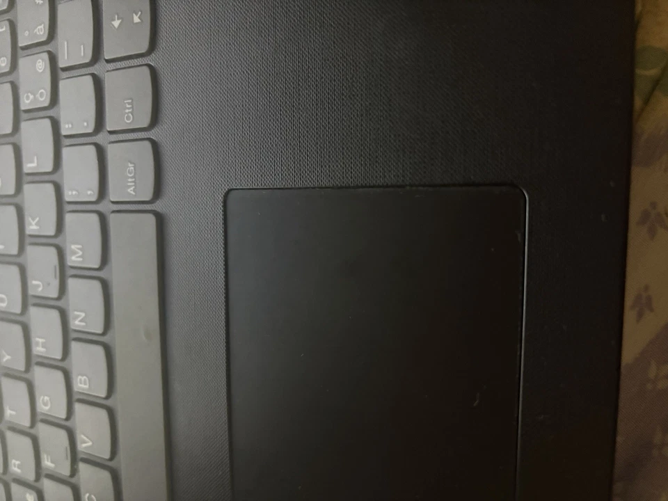 Lenovo V145-15AST A4-9125 15,6" (4GB, AMD A4 Dual Core, 256GB) Notebook -... - Immagine 3 di 4