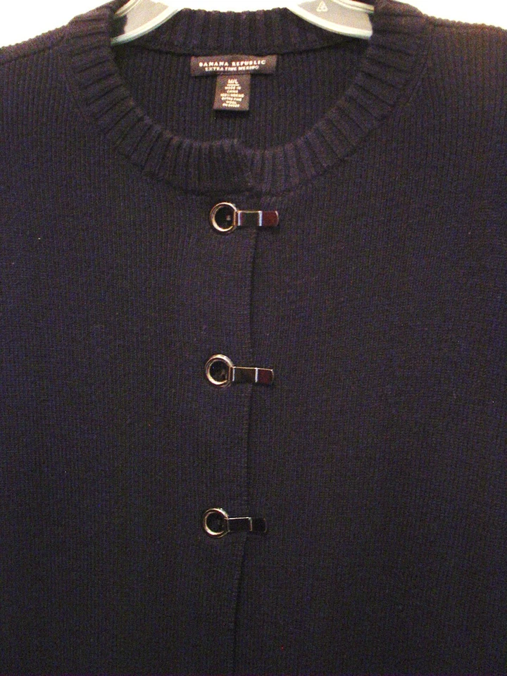 Fivelas femininas M/L BANANA REPUBLIC EXTRA FINE MERINO lã malha capa poncho azul marinho - Imagem 2 de 4