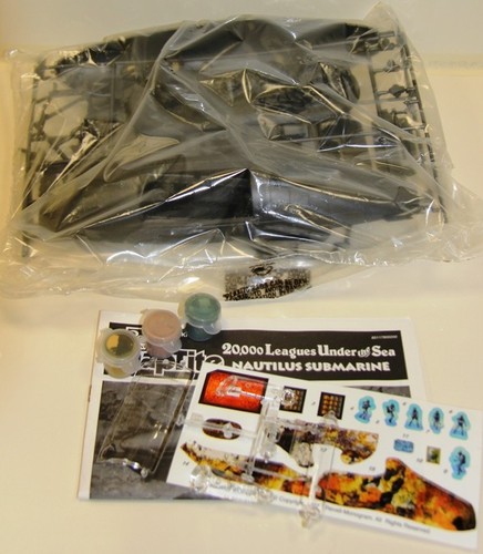 20,000 LEAGUES UNDER THE SEA : NAUTILUS SUBMARINE PLASTIC MODEL KIT - Picture 9 of 11