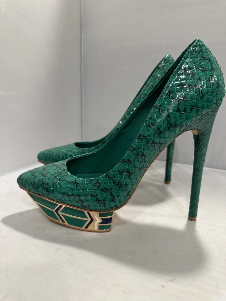 New Ivy Kirzhner Green Snake leather gold platform pyramid shoes sz 8,5 M 495$ - Image 2 of 4