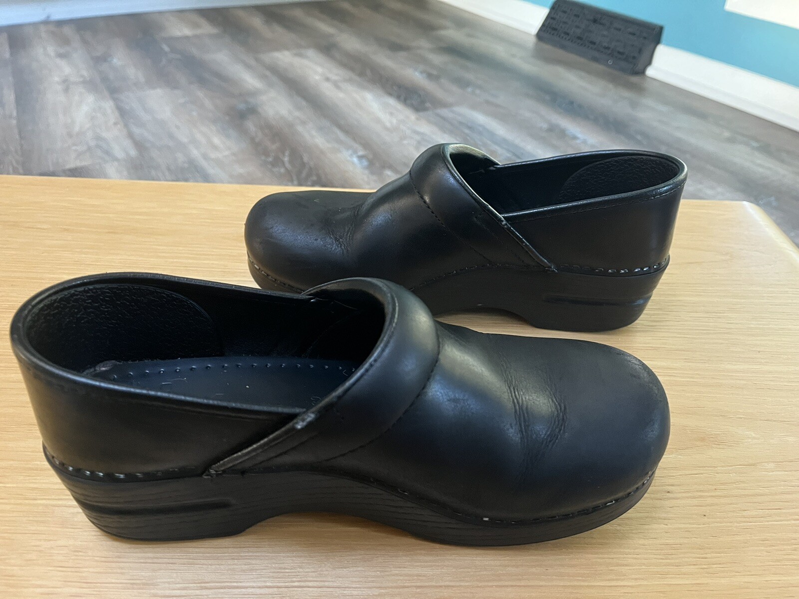 Dansko Womens Black Leather Slip-On Clogs Size 39 US 8.5/9 Nursing Work Shoes-image