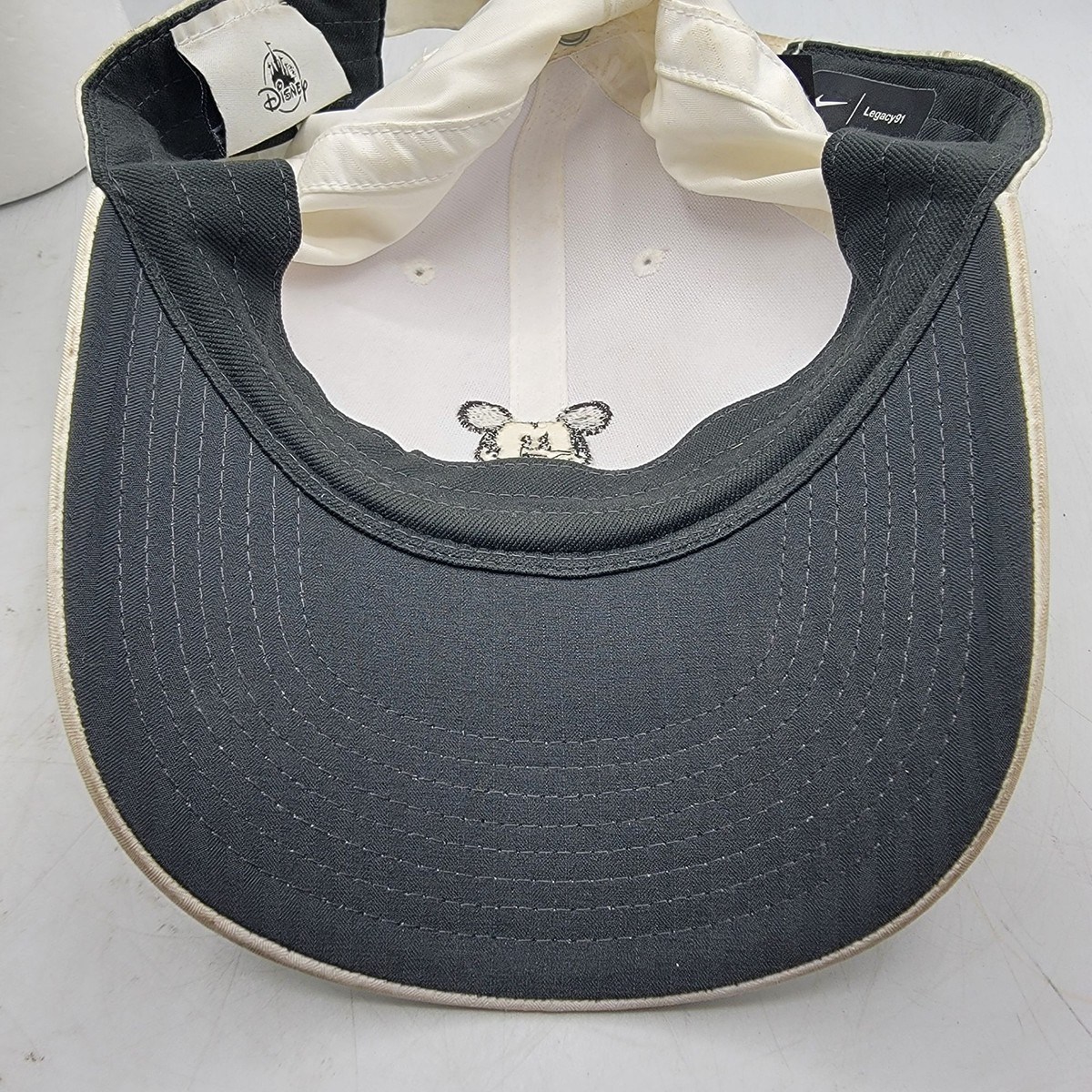 Disney Legacy 91 Nike Adult Unisex White Golf Baseball Hat  display picture 1
