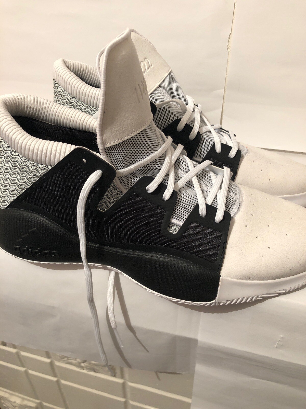 adidas 11222 basketball shoes