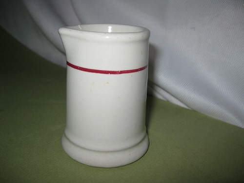 Vintage Ecru Rego Restaurant Ware Diner Individual Syrup or Creamer 3" Tall