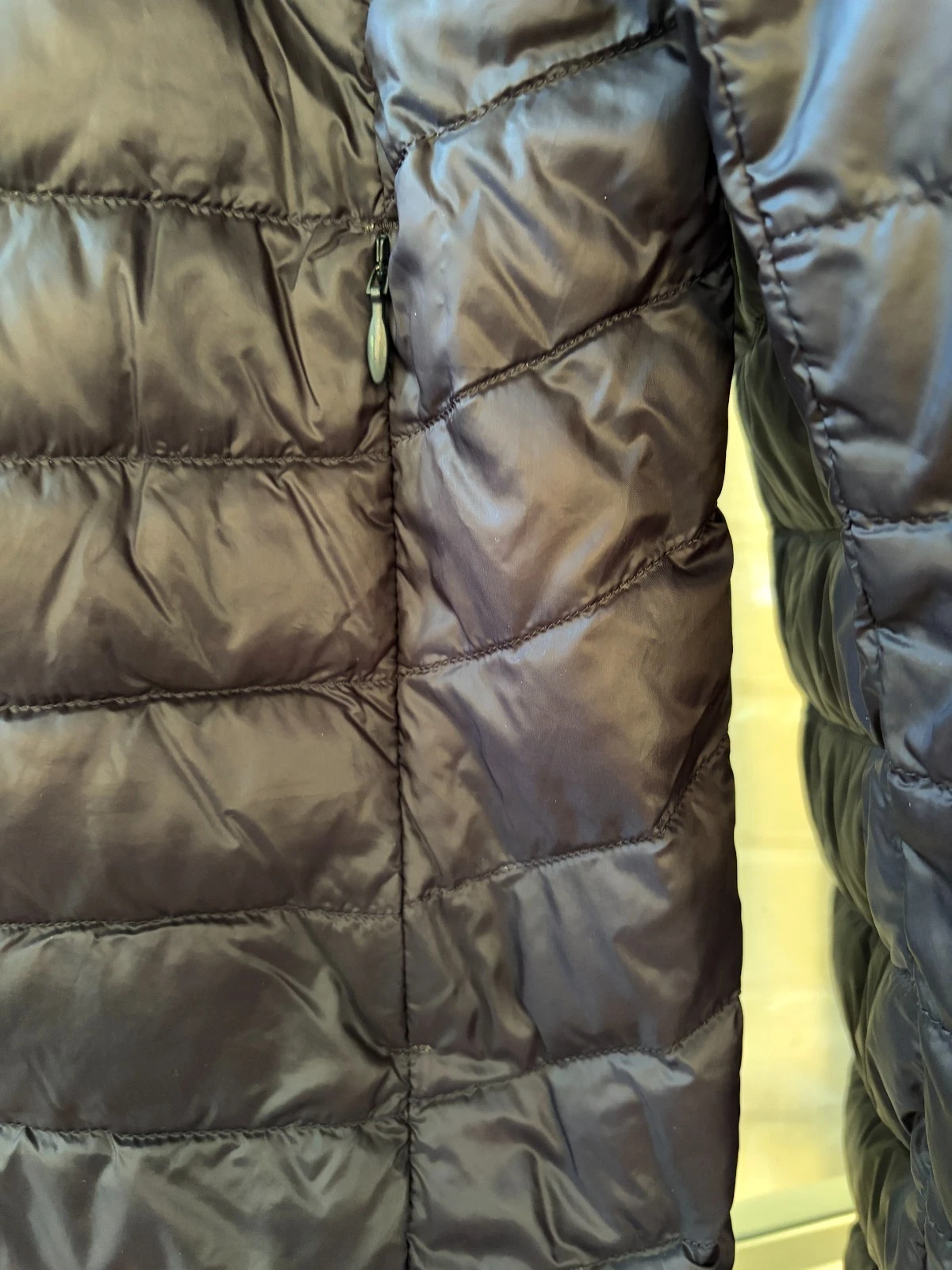 UNIQLO MEN'S BLACK ULTRA LIGHT PACKABLE DOWN ZIP JACKET MEDIUM image 2