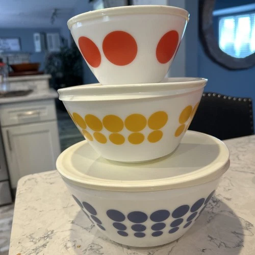 PYREX Vintage Charm 3 Set Polka Dot Mixing Storage Bowls With Lids