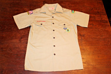Boy Scouts of America BSA Men's Shirt Tan Small Sewn Patches Short Sleeve