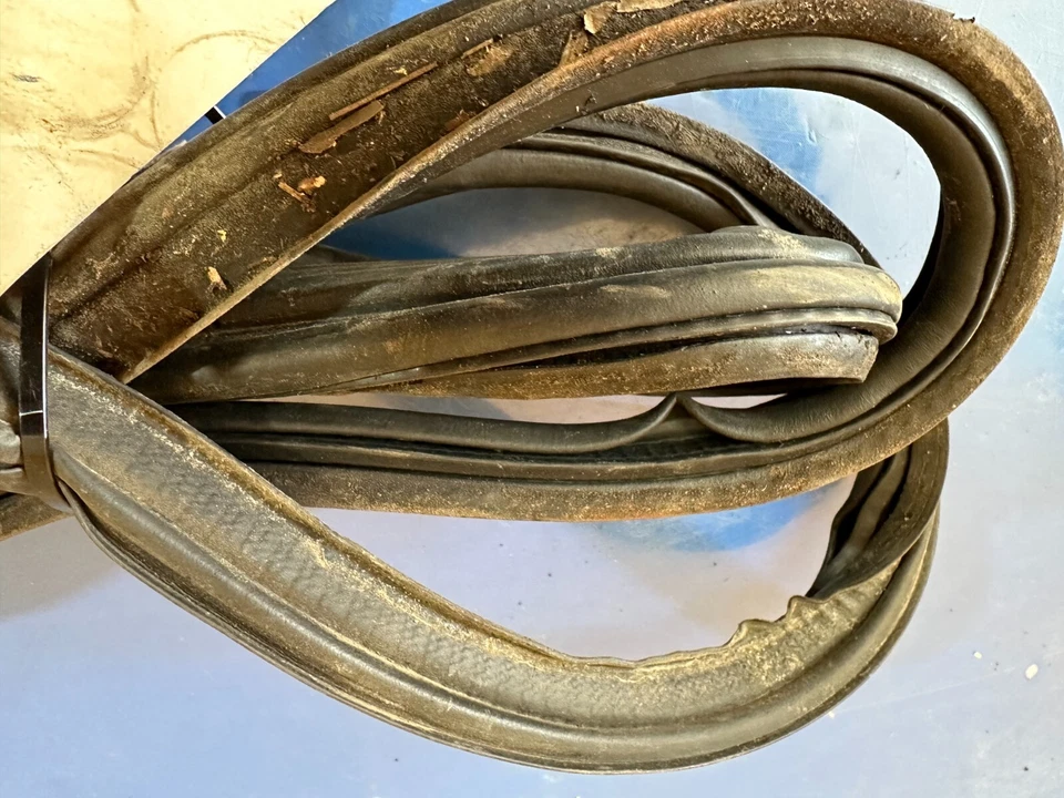 🐼 04-08 Nissan Máxima Tapa maletero trasero sello resistente a la intemperie P/N: 84830-7Y010 Foto 4 de 4