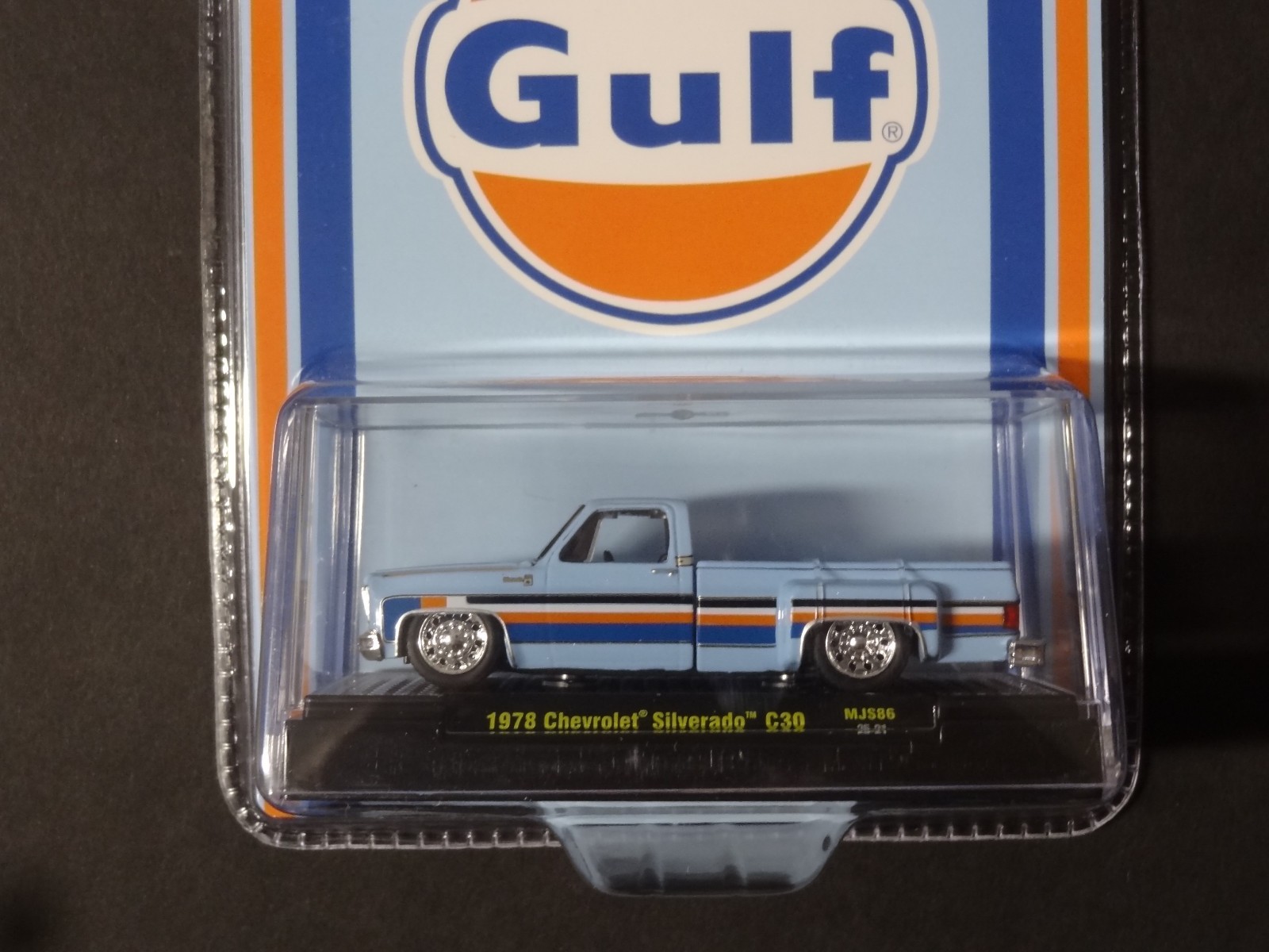 M2 MACHINES - GULF - 1978 CHEVY SILVERADO C30 CUSTOM DUALLY - MIJO USA EXCLUSIVE