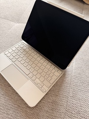 Apple iPad Pro 11 2024 (M4) 256GB WiFi+5G Silver A2837 + Magic Keyboard + Pencil