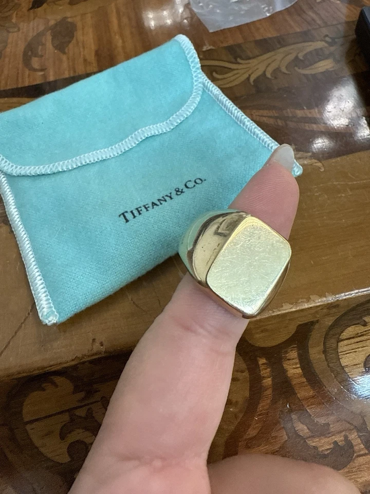 Anillo de sello de oro amarillo de 14k vintage de los años 60 de TIFFANY & CO. con bolsa raro Foto 3 de 4