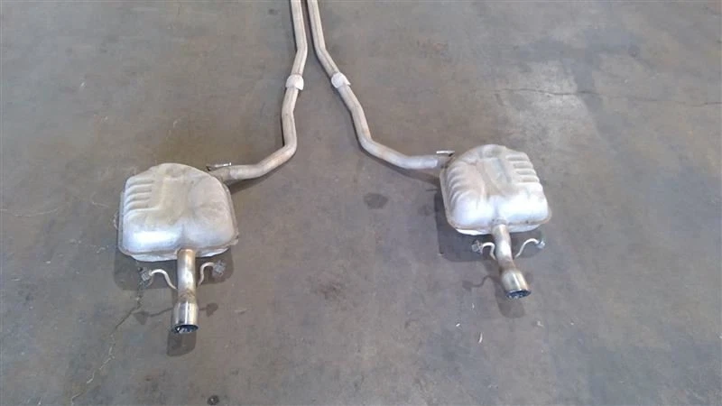 Conjunto de silenciador de escape Cadillac STS 2008-2011 con resonador y tubo de escape OEM Foto 3 de 4