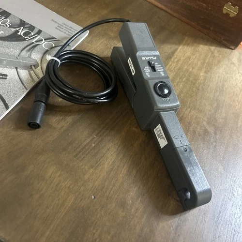 Fluke 80i-110s AC DC Current Probe With User Manual - Picture 3 of 9