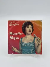 Muzaffer Akgun - Kislanin Onunde / Cayir Cimen Geze Geze - Grafson Vinyl 45
