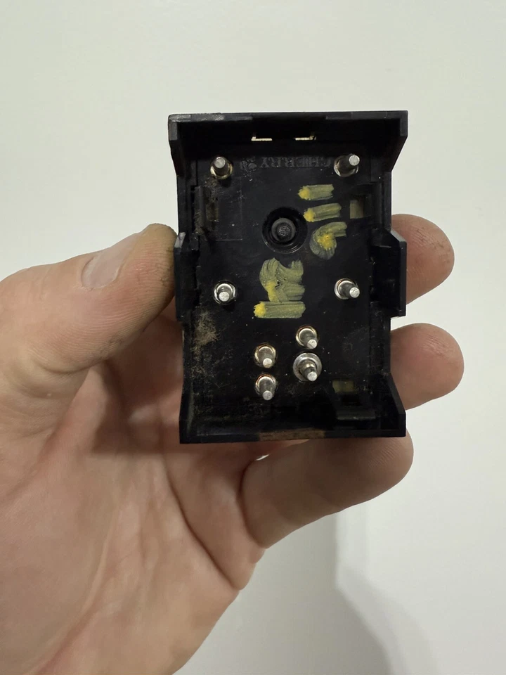 Interruptor de espejo retrovisor eléctrico GM Oldsmobile Toronado y otros 20377814 usado OEM Foto 4 de 4