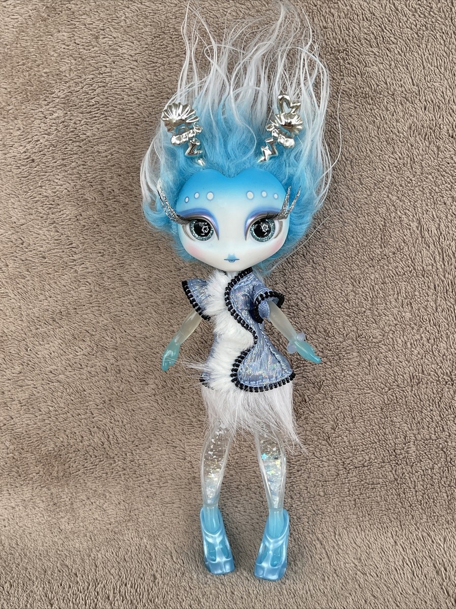 Novi Stars Invasion Anne Arctic Doll Snow Legs MGA 2012 | eBay