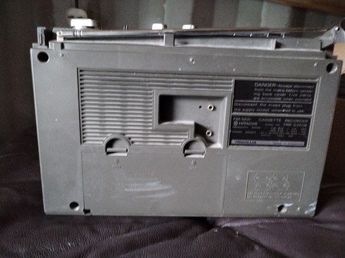 HITACHI VINTAGE RADIO CASSETTE RECORDER MODEL l TRK-5350E - Picture 4 of 5