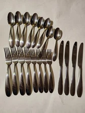 Lot Of 15 Oneida Stainless Silverware Flatware Teaspoons Knives Fork
