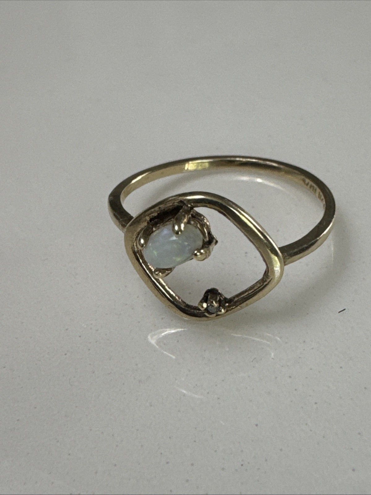 Natural Moonstone Gemstone Ring Solid 10K Gold . … - image 1