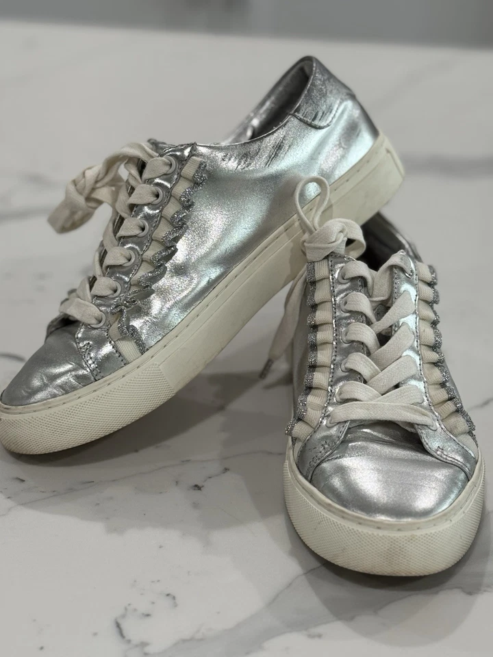 Zapatos deportivos Tory Burch plateados con volantes para mujer talla 7 Foto 2 de 4