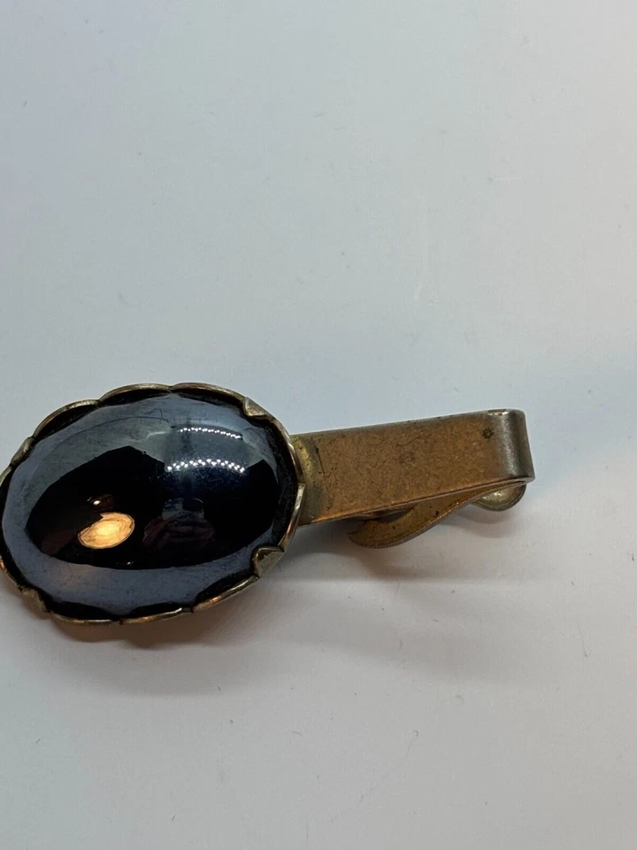 Barra de corbata vintage tono latón dorado hematita única en ajuste festoneado Foto 2 de 4