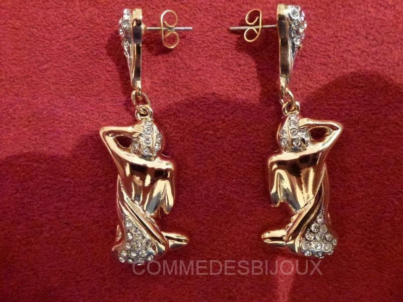 Boucles d'oreilles pendantes dorees style rétro pour soirée et mariage chic
